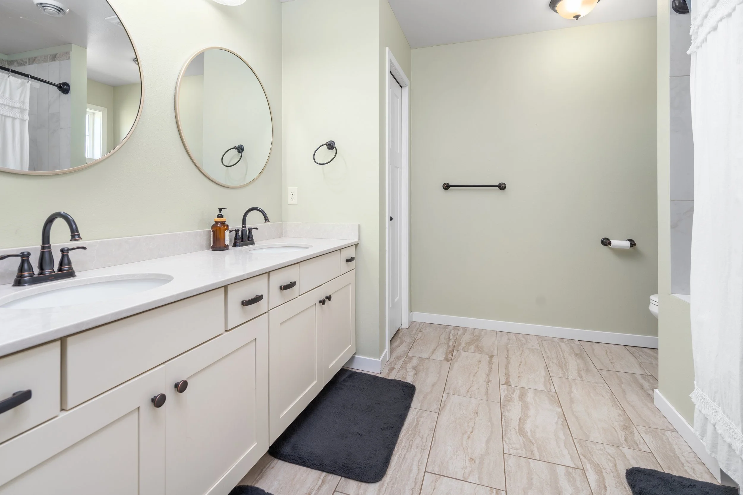 20260420-986_PlatteWoodDr_Royalton_Interior-6.jpg