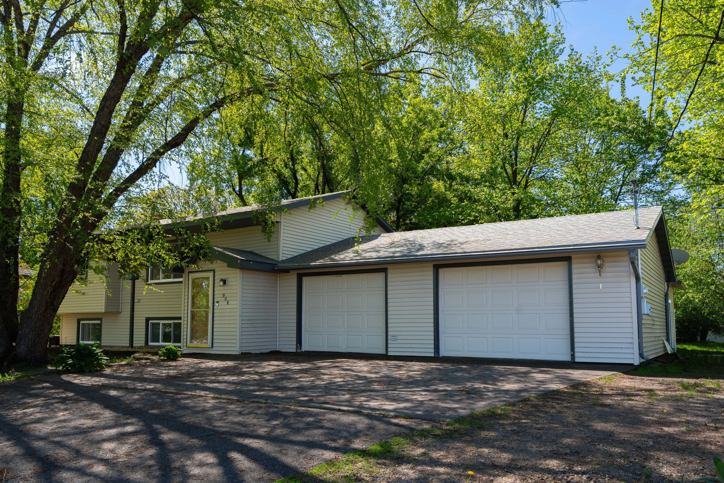 906 Little Falls, MN $259,900 