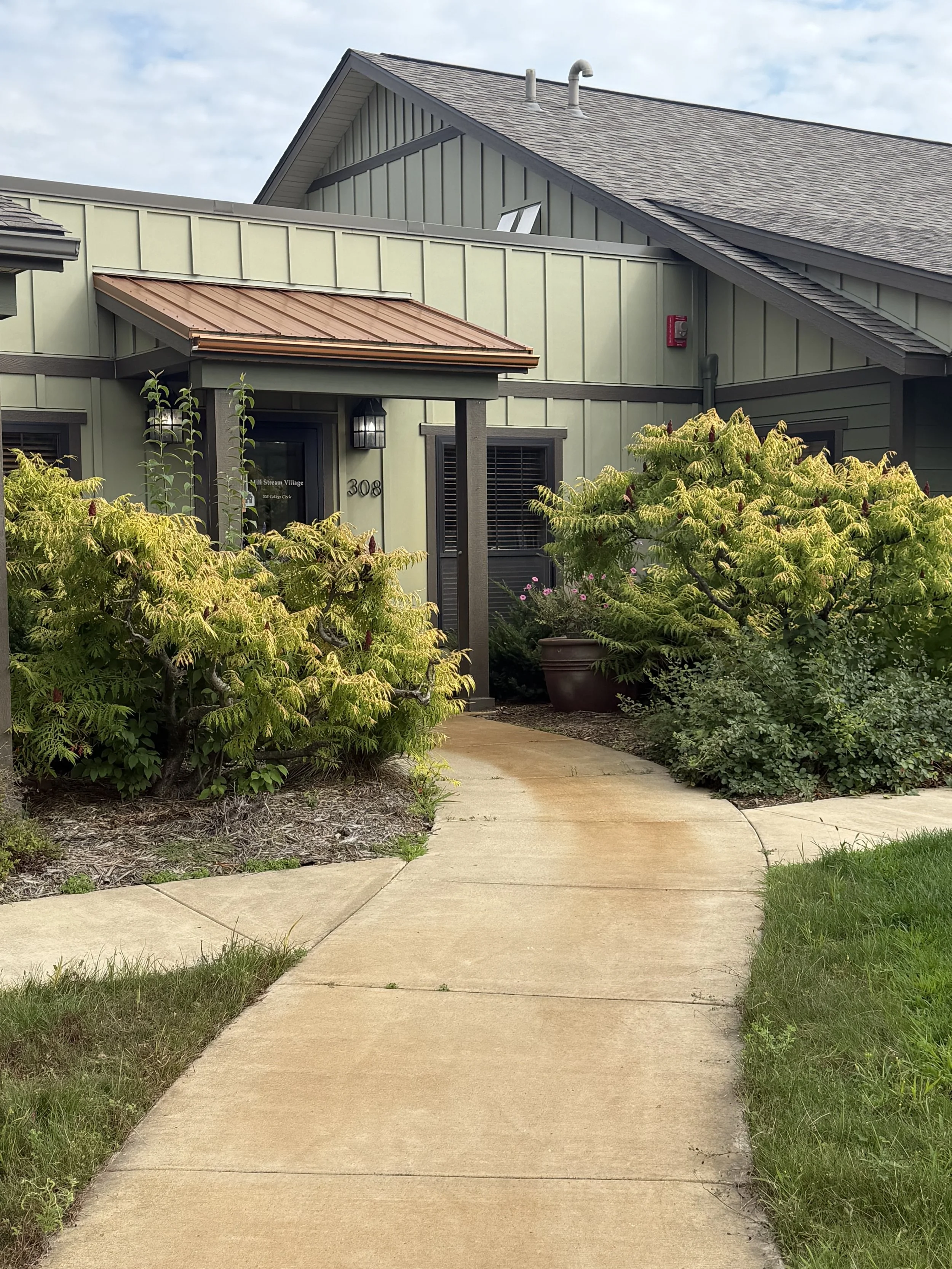 $1525/ Mo 308 College Circle #4 St. Joe MN