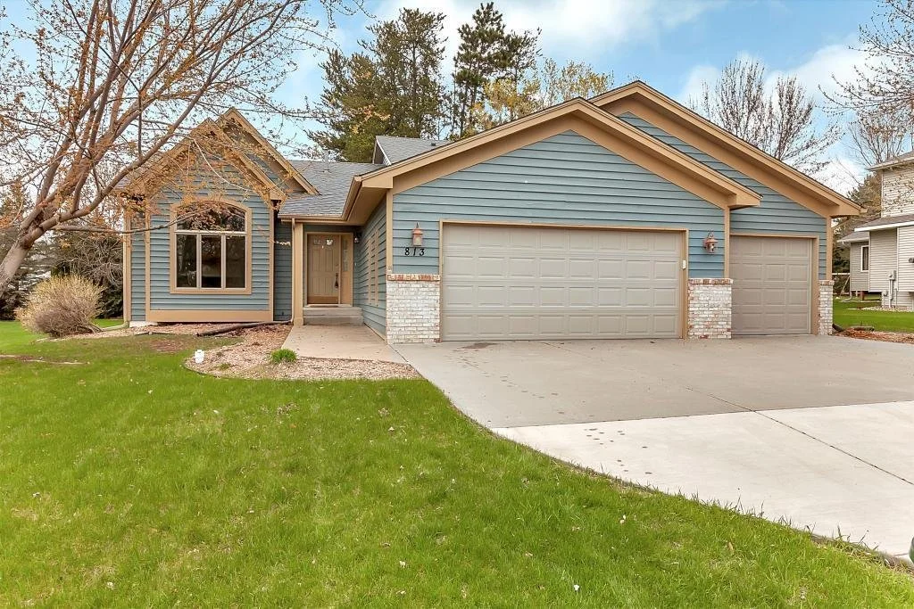 $2500/Mo 813 8th Street N Sartell, MN