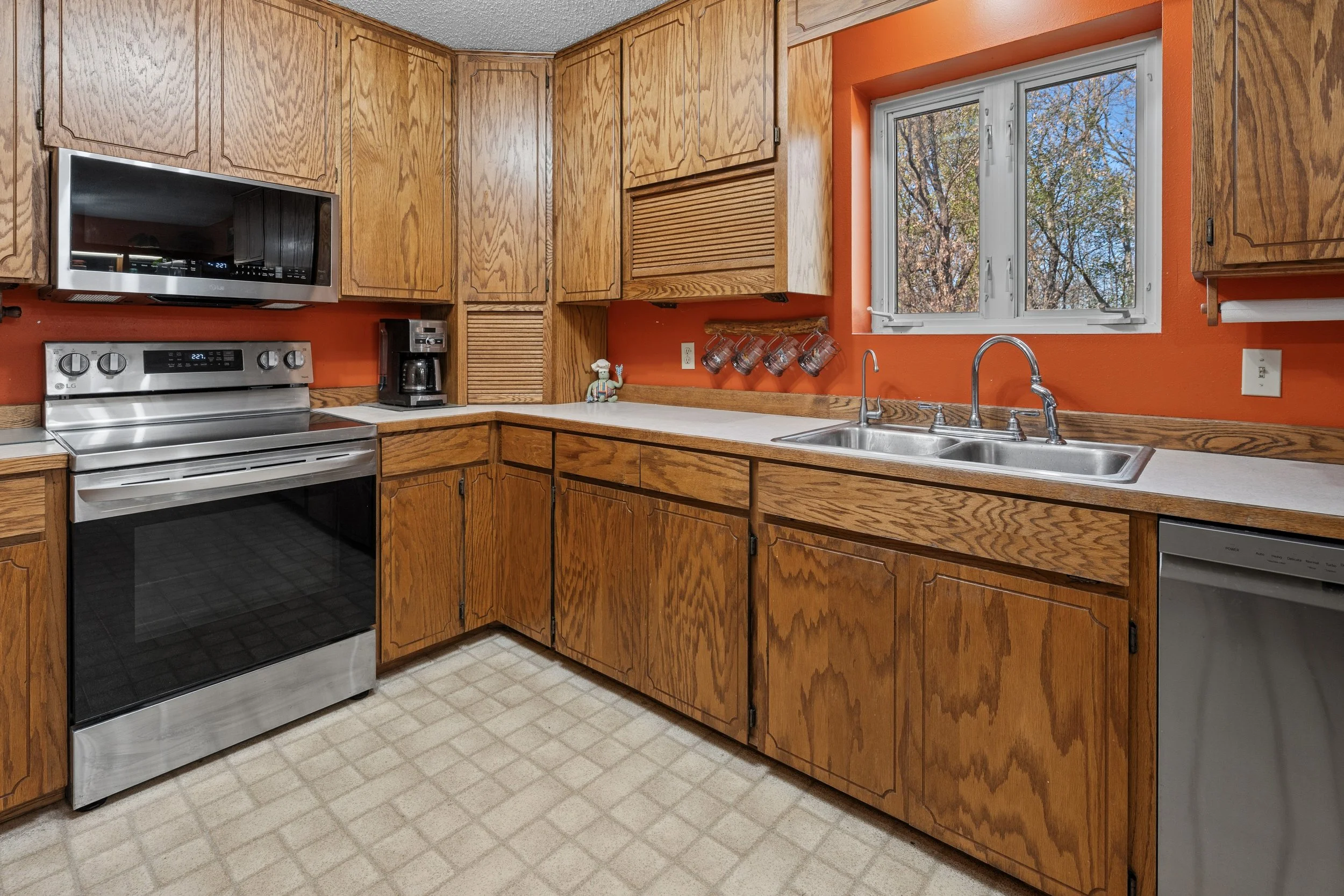 20261019-12092_MeadowViewDrive_LittleFalls_Interior-13.jpg