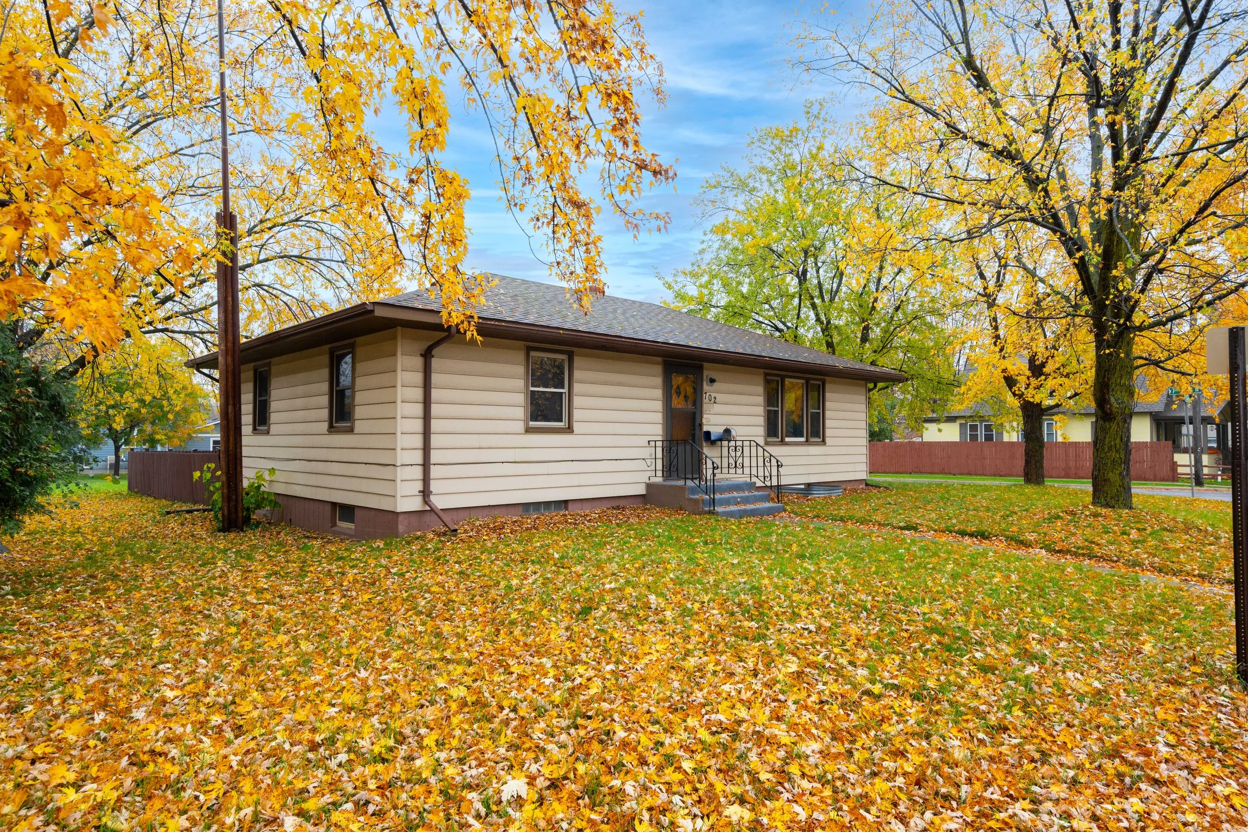 20261027-702_9thAveN_StCloud_Interior-7.jpg