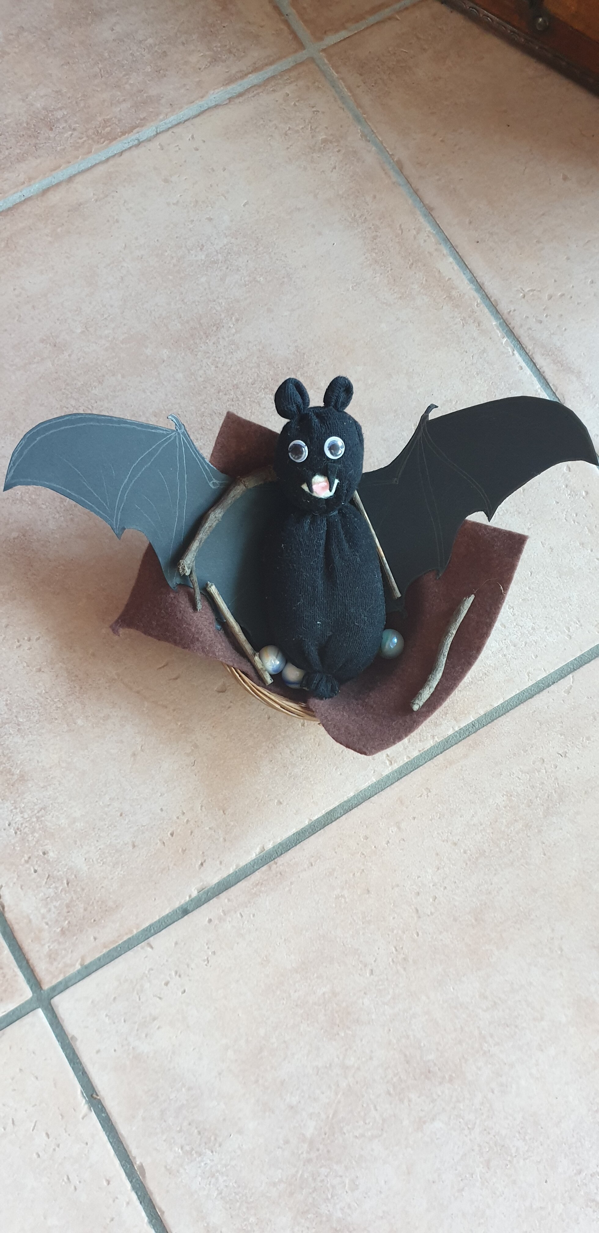 Vamperl im Bettchen (Luke, Hase)