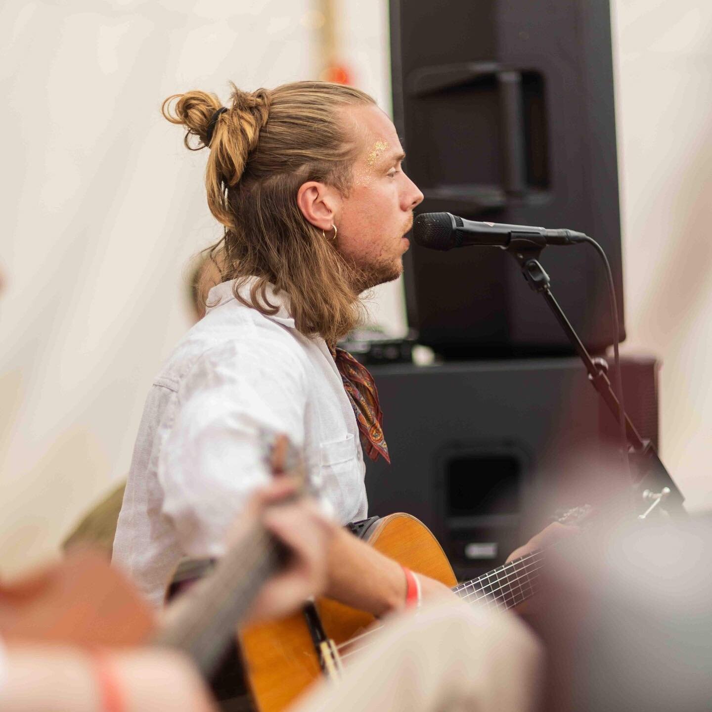 Music, Yoga, Heart meetings during @kaerlig.love festival in Denmark in july &hearts;️ I loved being part of this intimate gathering and am excited to visit one of my new friends from the festival to share Cacaocita and Kirtan in &Aring;rhus tomorrow