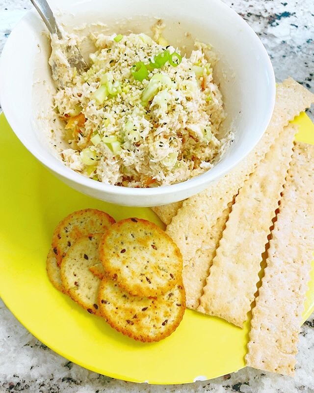 Smoked trout dip with cream cheese, mayo, cucumbers, scallion, lemon juice and hemp hearts! Yummmmmmm!
⠀⠀⠀⠀⠀⠀⠀⠀⠀⠀⠀
Since we have been fishing up a storm, this seemed like an appropriate recipe for today! ⛈
⠀⠀⠀⠀⠀⠀⠀⠀⠀⠀⠀
#artichokemama #gourmetbaby #org