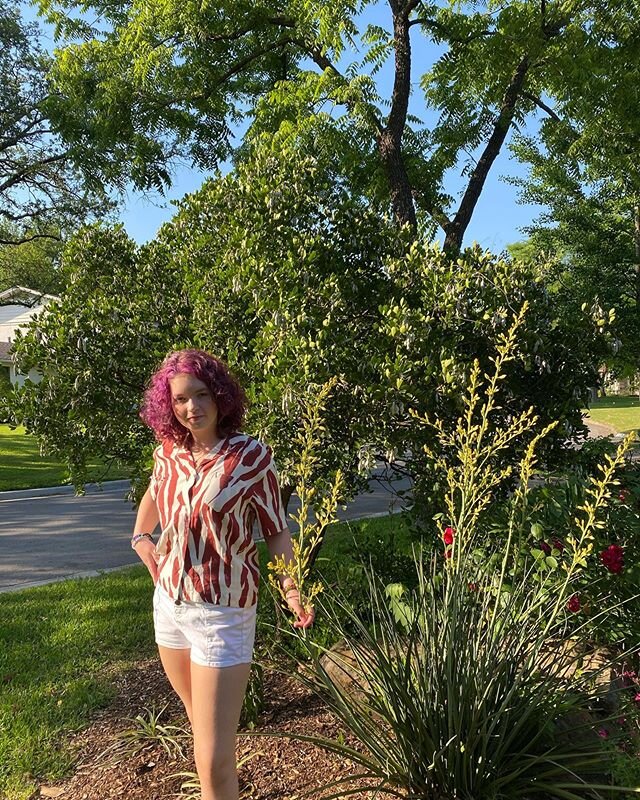 Nowhere to go but the garden 🌸 🍃 ⁣
⁣
⁣
⁣
#kaatiimusic #newartist #youngartists #youngsingersongwriter #girlswithguitars #dtxw #dtxwomen #supportlocalartists #newartist #dallasmusic #youngsingers #curlyhairgirls #upandcomingsinger #indiesingersongwr