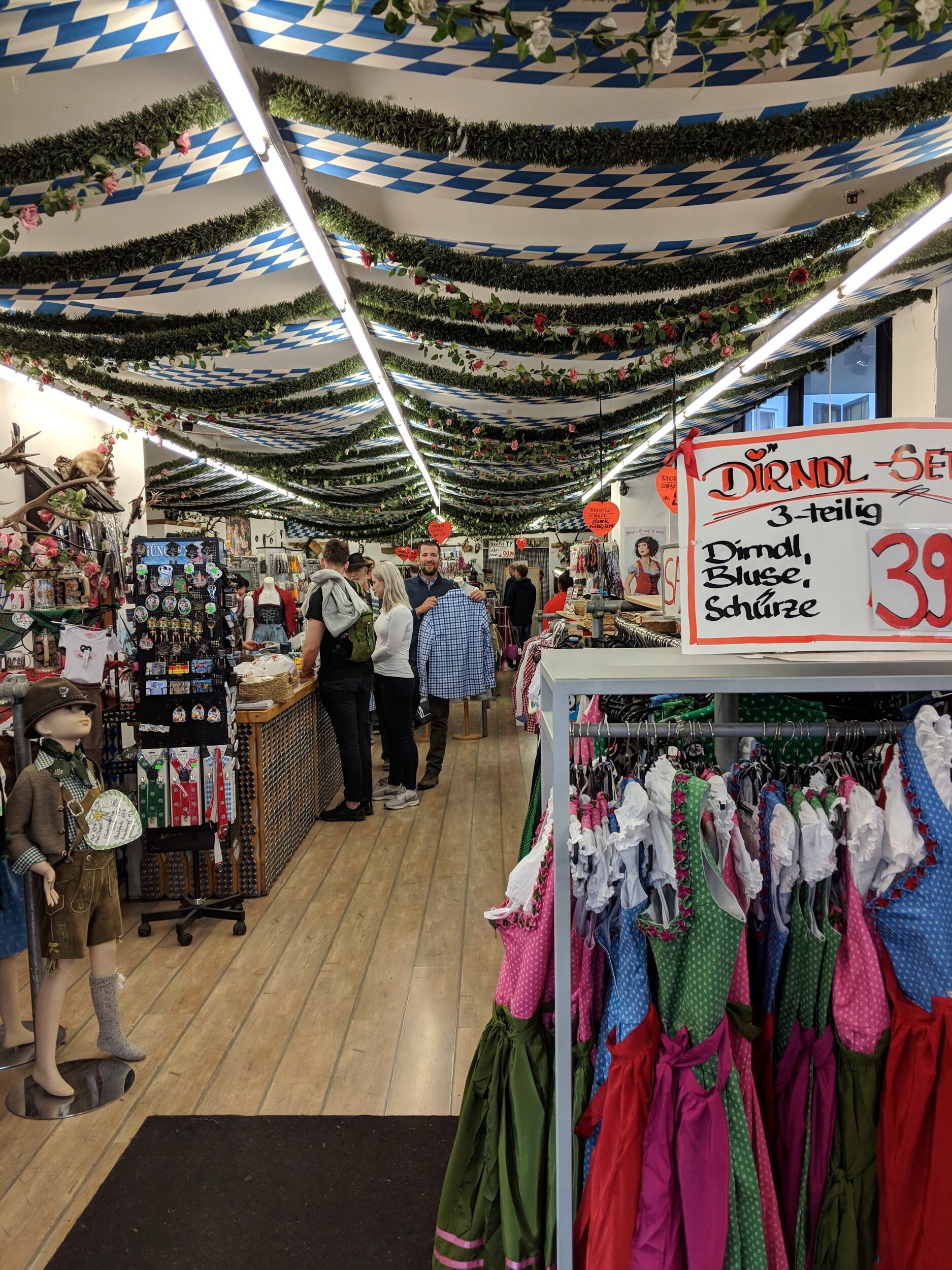 Dirndl Shopping - Munich