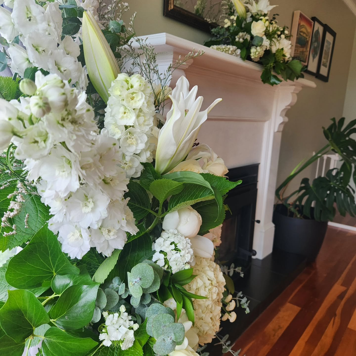 These flowers will last forever and adorn this space beautifully - letting the couple make the most of the memories.
#homewedding #patriciarobbiecelebrant #celebrantlife #family #specialmoments #weddings