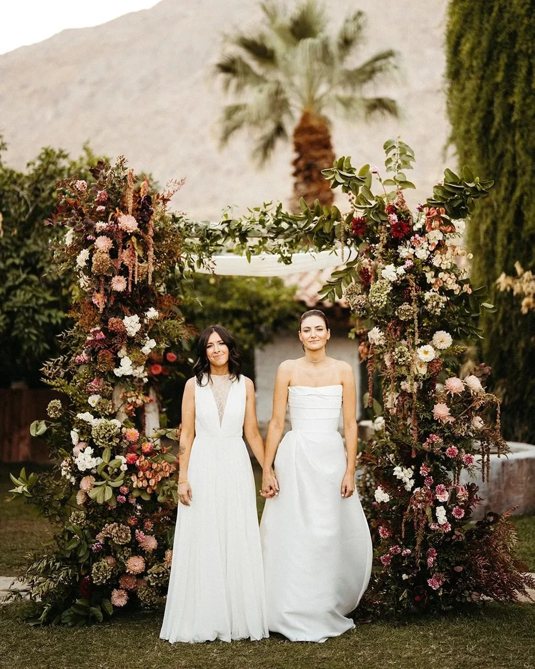 Jordan + Katelyn ✨

Wedding Planner @the_weddinggirl 
Band @downbeat.agency 
Bar &amp; Beverage @jucybartending_ 
Beauty @chelseanicolemh 
Catering @harvest_kitchen 
Dessert @overtherainbowdesserts 
Florals @stillcarnations 
Photography @matthewdavid