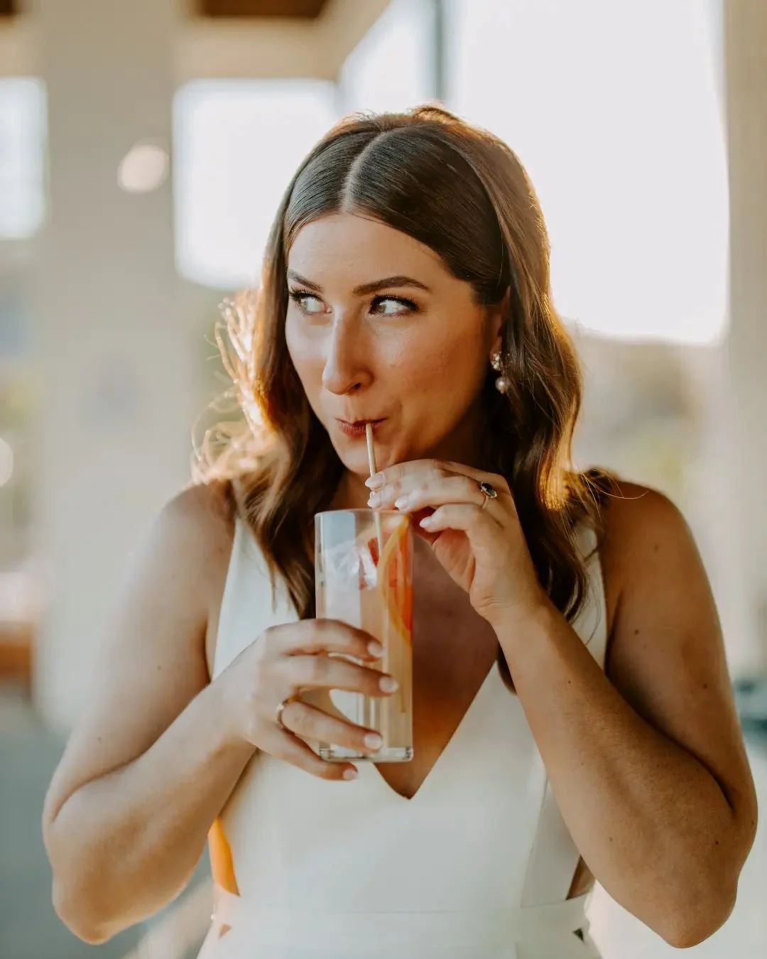 A drink in one hand, a ring in the other 😍 

Photography: @joeyreger