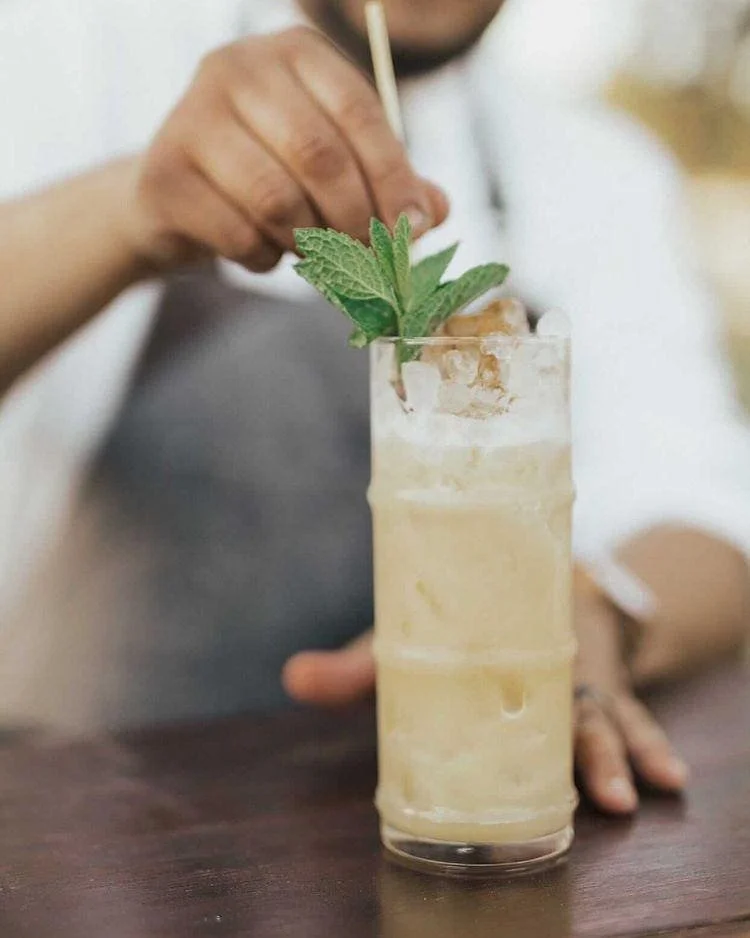 Cocktails in glassware 😮 

📷: @kayleechelseaphotography