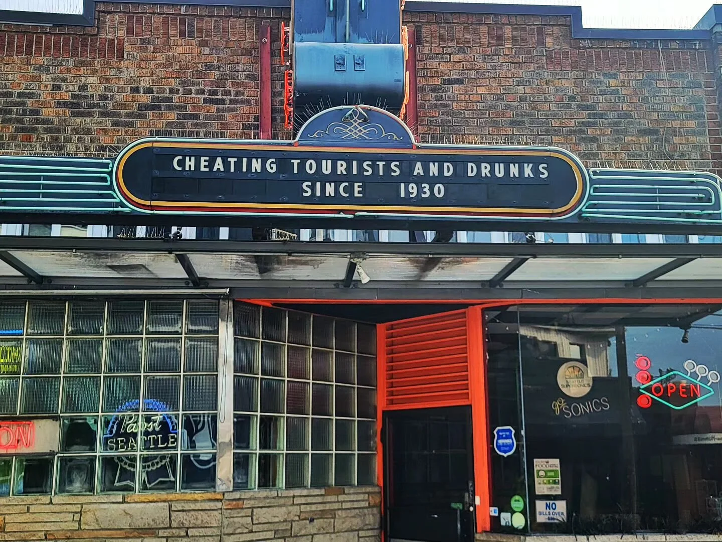 Happy Sunday, y'all 😜

Whether you're nursing a post-GnR hangover, getting ready for the Hawks at 10am or just steady vibin' today - Mecca has you covered.

Remember, it's not fine dining. It's just a fine diner. 

#sunday #themecca #seattle #brunch