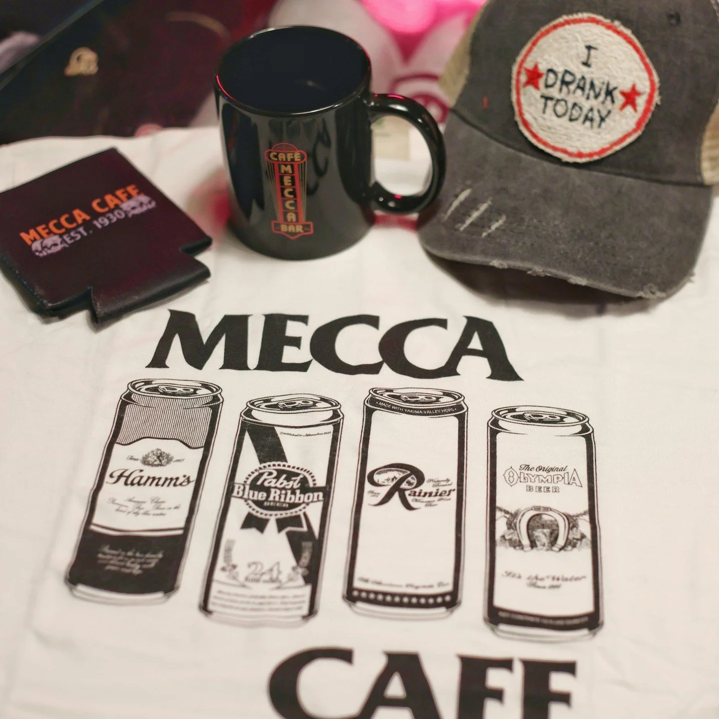 Thanksgiving&rsquo;s done &amp; now it&rsquo;s Christmas chaos. Skip the mall. Skip the panic. Shop at the bar instead! 

Gift cards, hats, beanies, mugs, koozies, tees, hoodies&hellip; The kind of stuff people actually want.

Come grab brunch, grab 