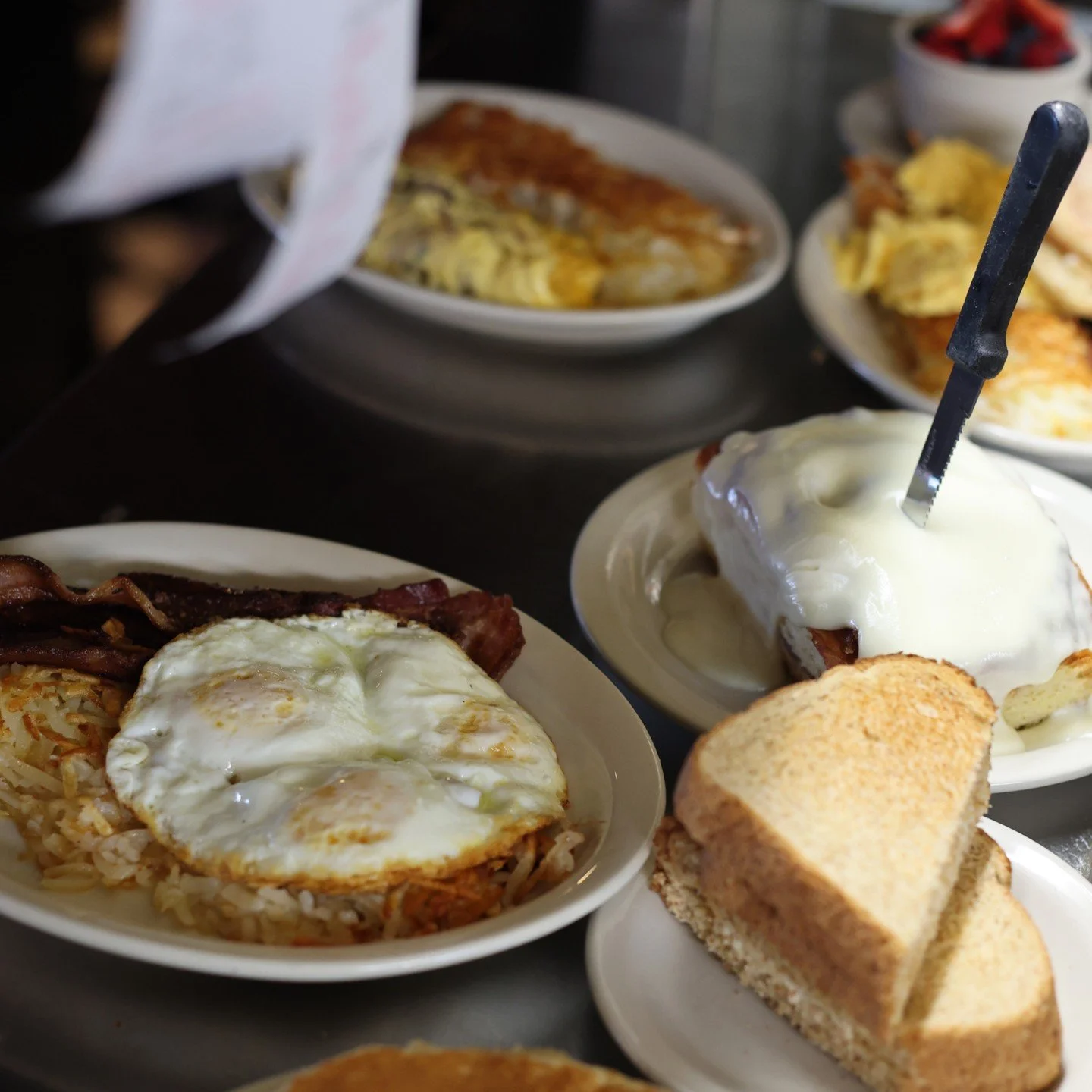 Order upppp!!

Our kitchen works tirelessly to pump out all your favorite dishes in a timely manner while you sip on something cozy. I guess it's kind of our love language❤️ 

Open 6am-2am daily.

#meccacafe #lowerqueenanne #seattlediner #brunchresta