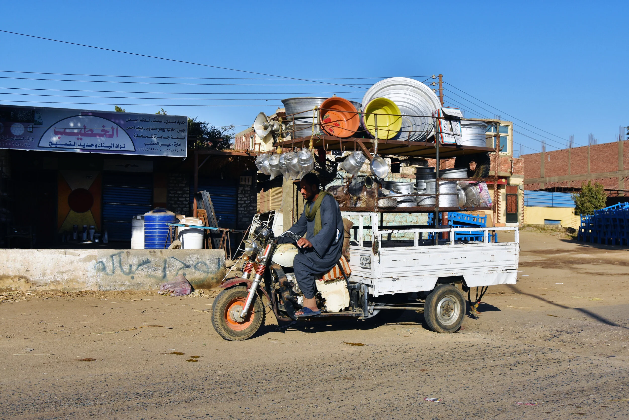  Mobile Daraw container salesman. 