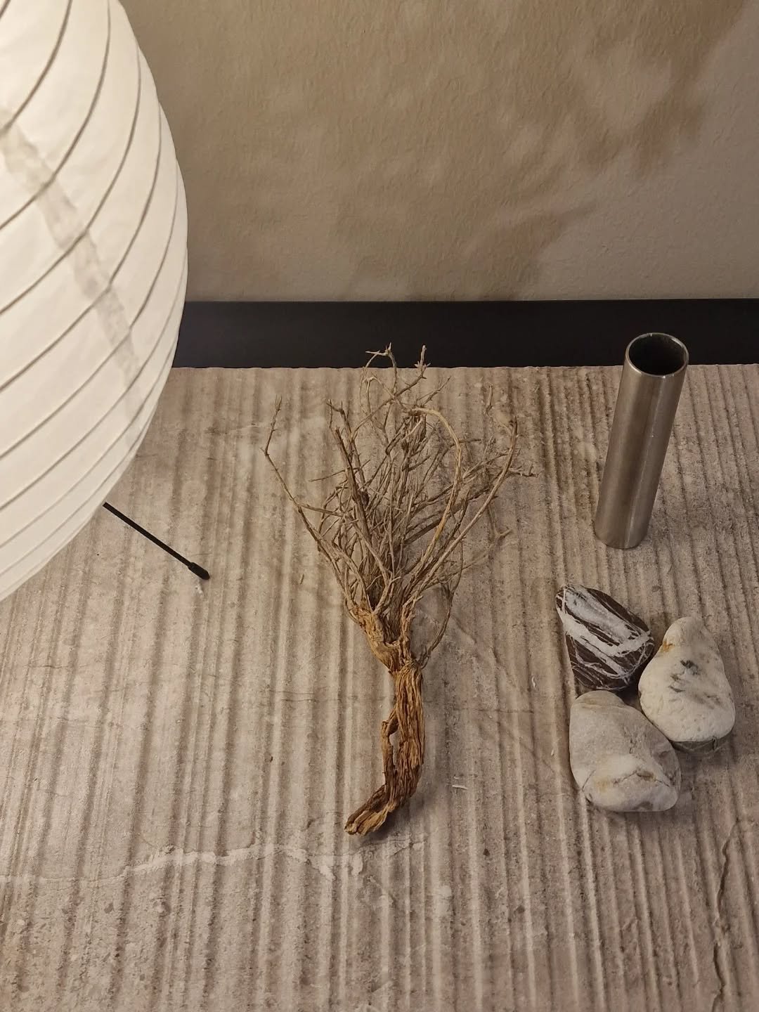 N&auml;in tapahtuu usein... Koti ja sisustus on "ihan ok", mutta keho ei oikein rauhoitu. Useinkaan kyse ei oo tyylillisist&auml; seikoista, vaan siit&auml; miten tilat tukee (tai ei tue) palautumista.

Kun katson sun kotia ensitapaamisella