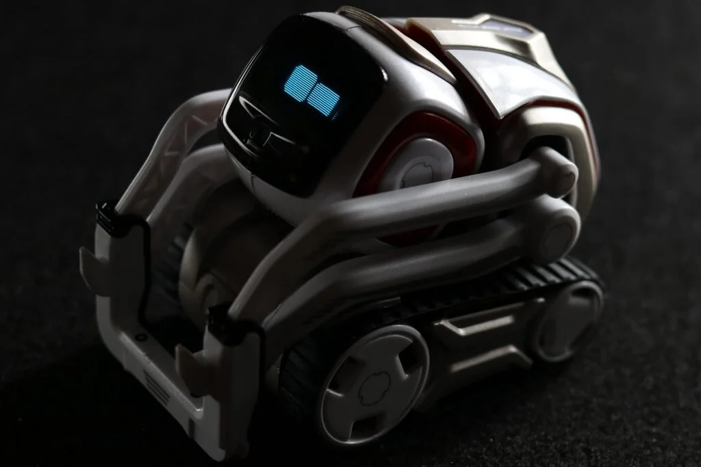 anki-cozmo-sdk-python-programmable-robot-for-kids_bot-1024x683.jpg