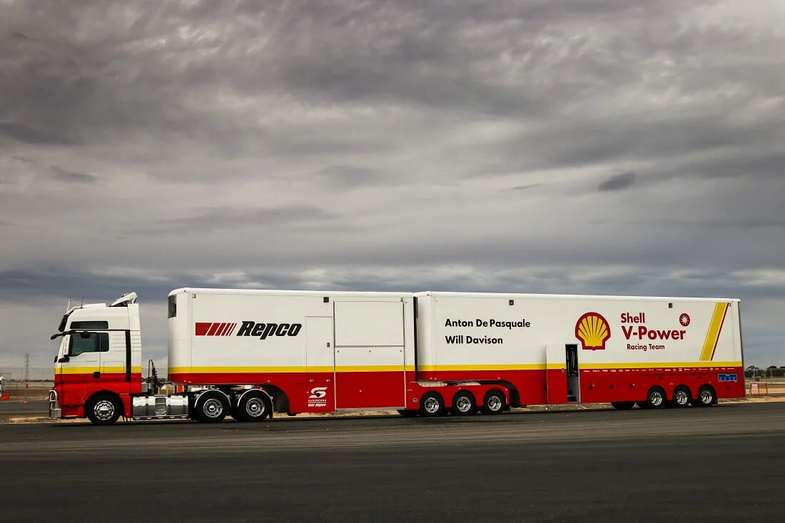 TaT_Dick-Johnson-Racing-Shell-V-Power-transporter_0821.JPG