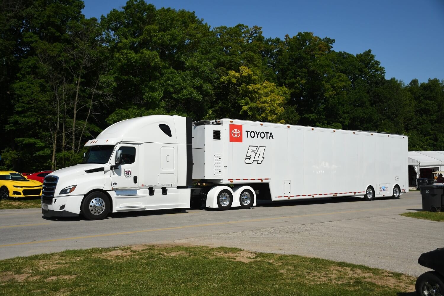 TaT_Freightliner-NASCAR-hauler-Toyota_0821.jfif