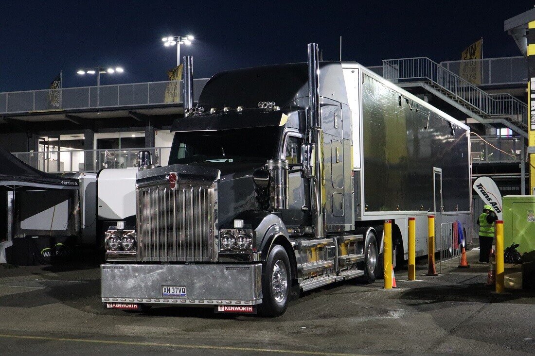 TaT_Paul-Morris-Motorsport-Kenworth-transporter_0821.JPG