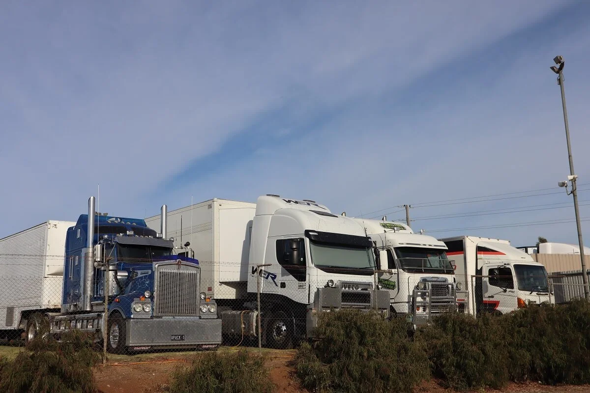 TaT_Premier-Speedway-Warrnambool-trucks-in-paddock_0222.jfif