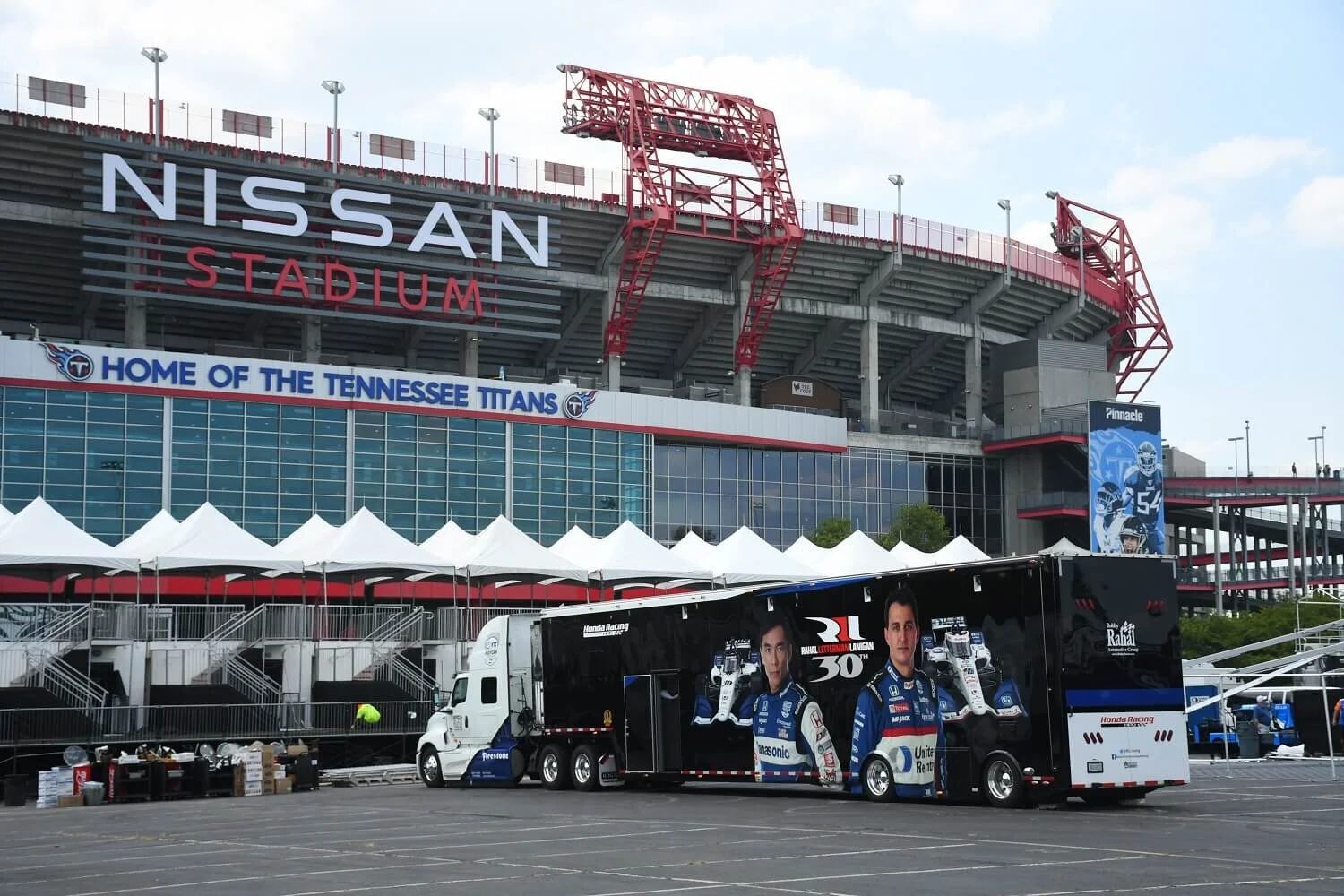 TaT_Rahal-Letterman-Lanigan-hauler-Nashville-Music-City-GP_0921.jfif