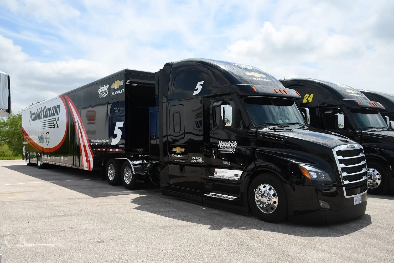 TaT_Freightliner-Cascadia-Hendrick-Motorsports-hauler_0821.jfif