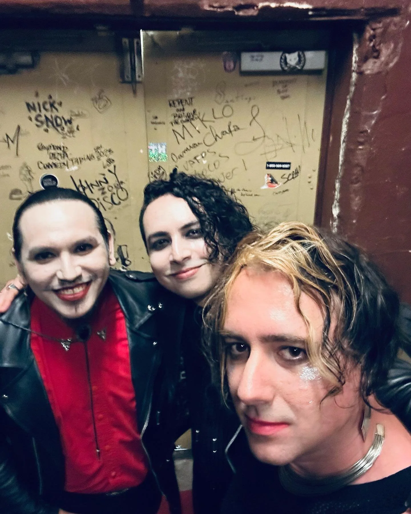 Thank you @twin_tribes for this wonderful ride at your side. You are the Paul and Gene of Post-Punk! This last show in McAllen—TX was a blast.
My tour with the @bootblacks goes on with its second leg today, see you tonight in Kentucky. 💋