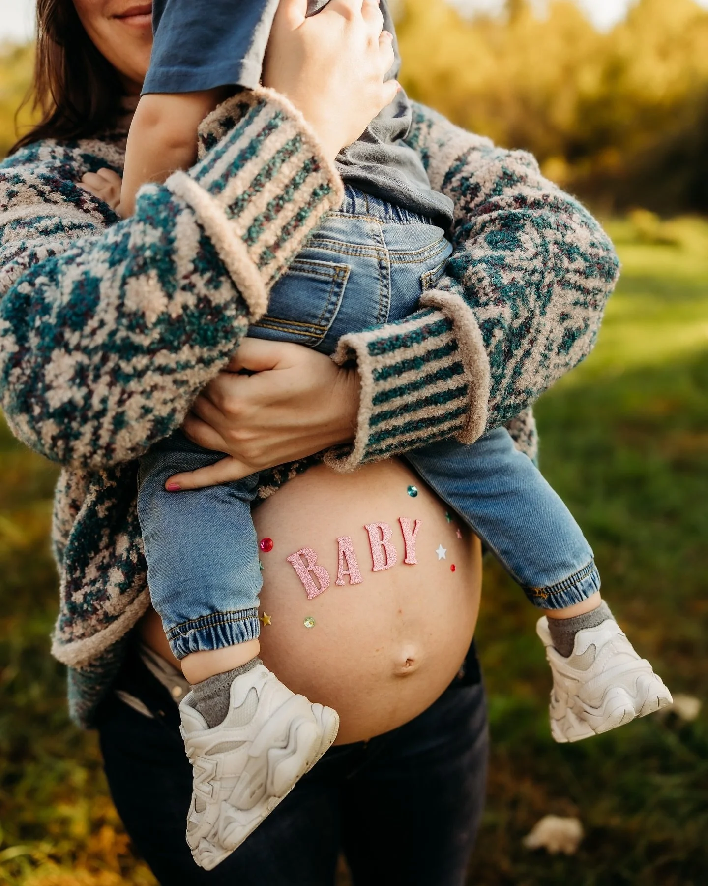 The fall maternity photos of every momma's dream🍂🍁🤎 

HI!!! I have been so consumed with sessions and editing lately that I haven't made much time for socials. Popping in to say I'm here and we are thriving.
