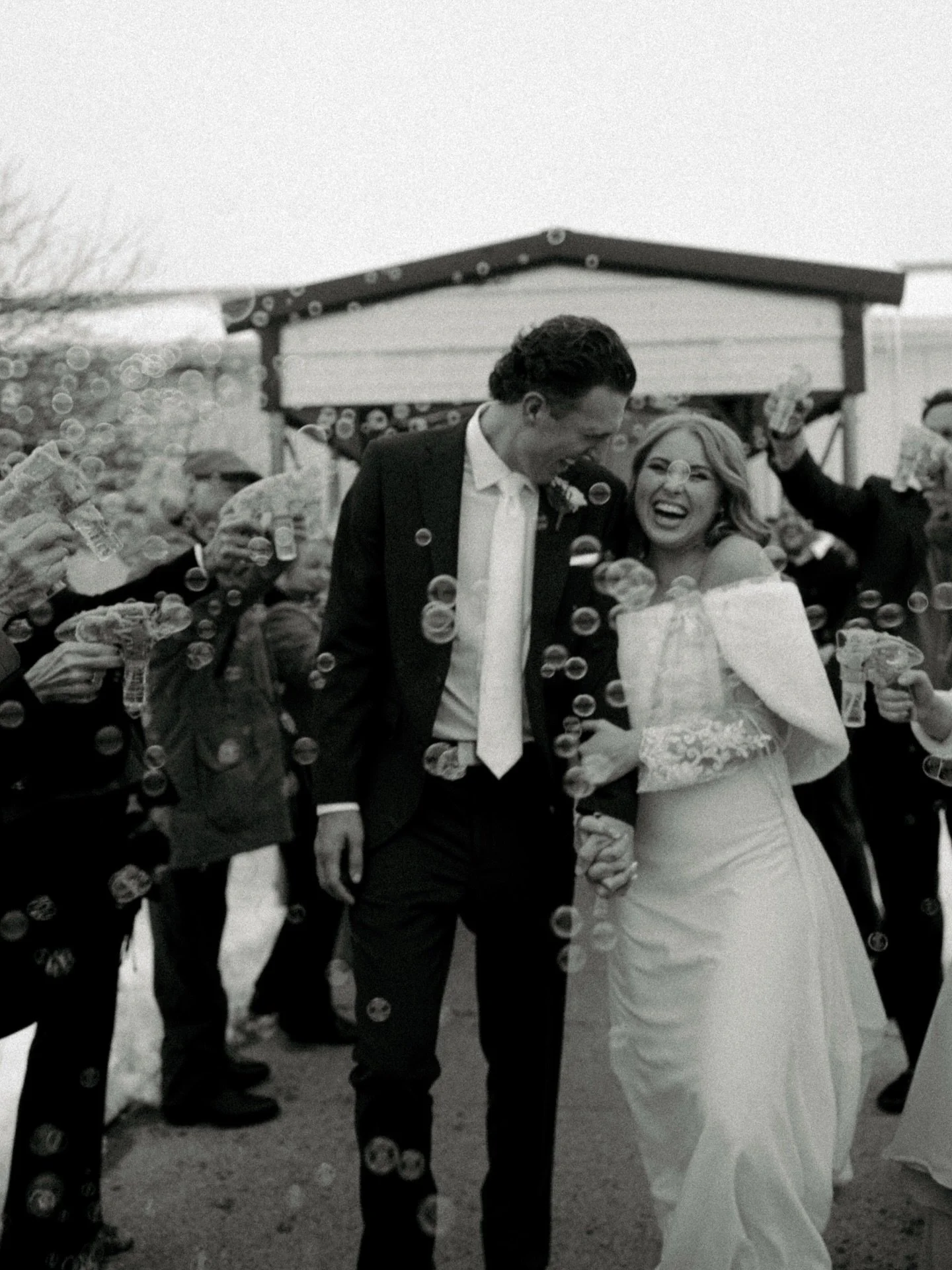 The sweetest honeymoon send-off I ever did see 🥹