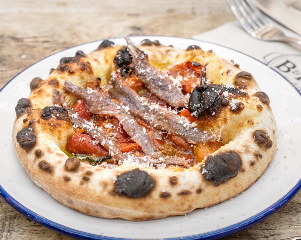 A couple new pizzette (small pizzas) on the menu down @brixton.village 

We are particularly happy with this lovely little number:
Caramelised red pepper 
Wood fired cherry tomatoes 
Spanish anchovies