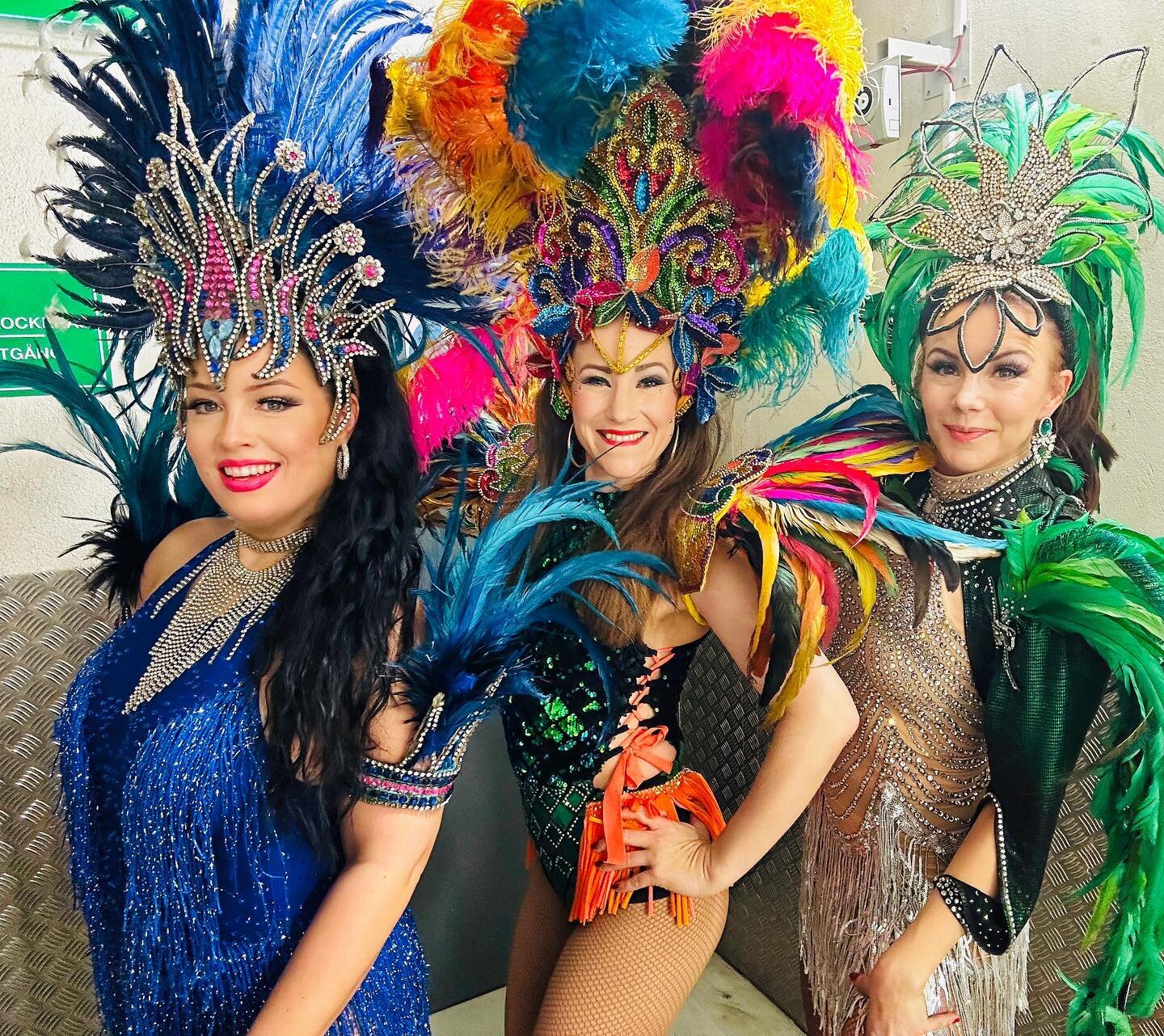 Fiesta de Carneval🎉 @boqueria.stockholm last night! if you missed it don&rsquo;t be sad! We perform tonight and tomorrow Friday aswell! Come and celebrate with us🫶🏻🎉💃🏻

#boqueria #fiestadecarneval #stockholm #stockholmrestaurant #samba #sambada