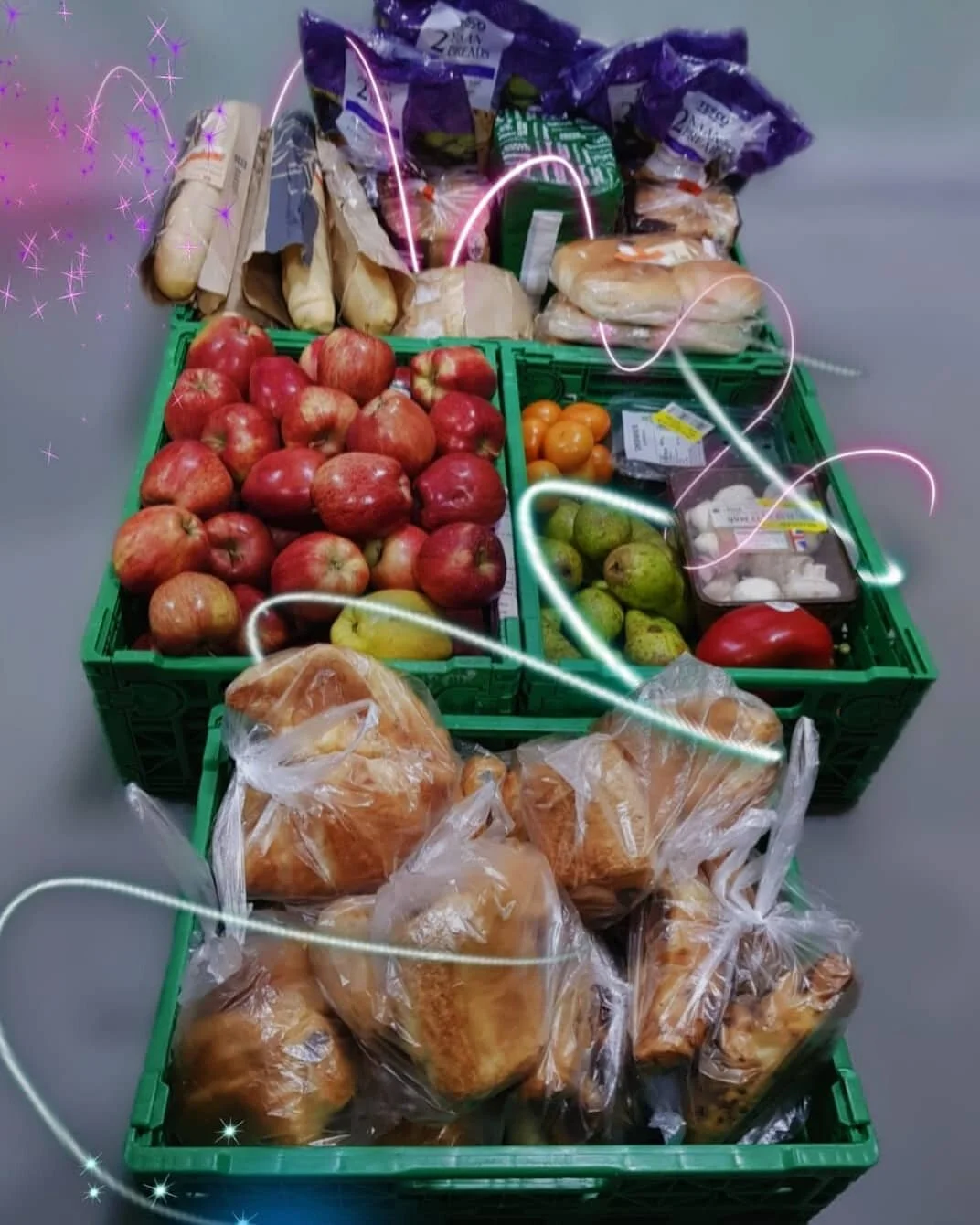 Todays drop to a local school for their family support pantry 🏫🍞🍎❤

#school #support #pantry #family #local #reducewaste #apples #bread #havensfoodcoop #havenscommunityhub #redistribute