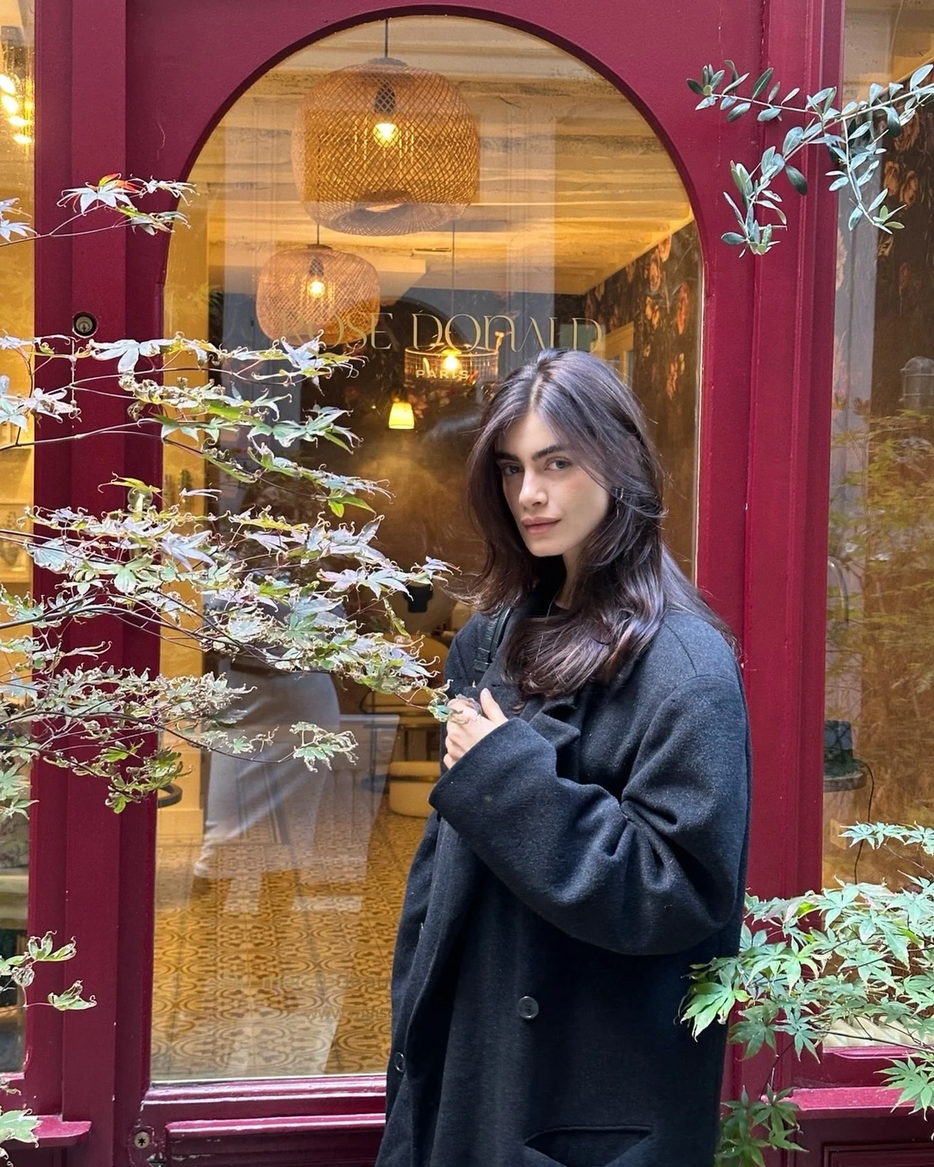 @madeleinebax 
Une beaut&eacute; naturelle, r&eacute;v&eacute;l&eacute;e par une coupe sur cheveux secs au ciseau japonais : pr&eacute;cision, mouvement, justesse.
Puis un brushing l&eacute;ger pour souligner la ligne, sans figer.

Prestations :
&mda