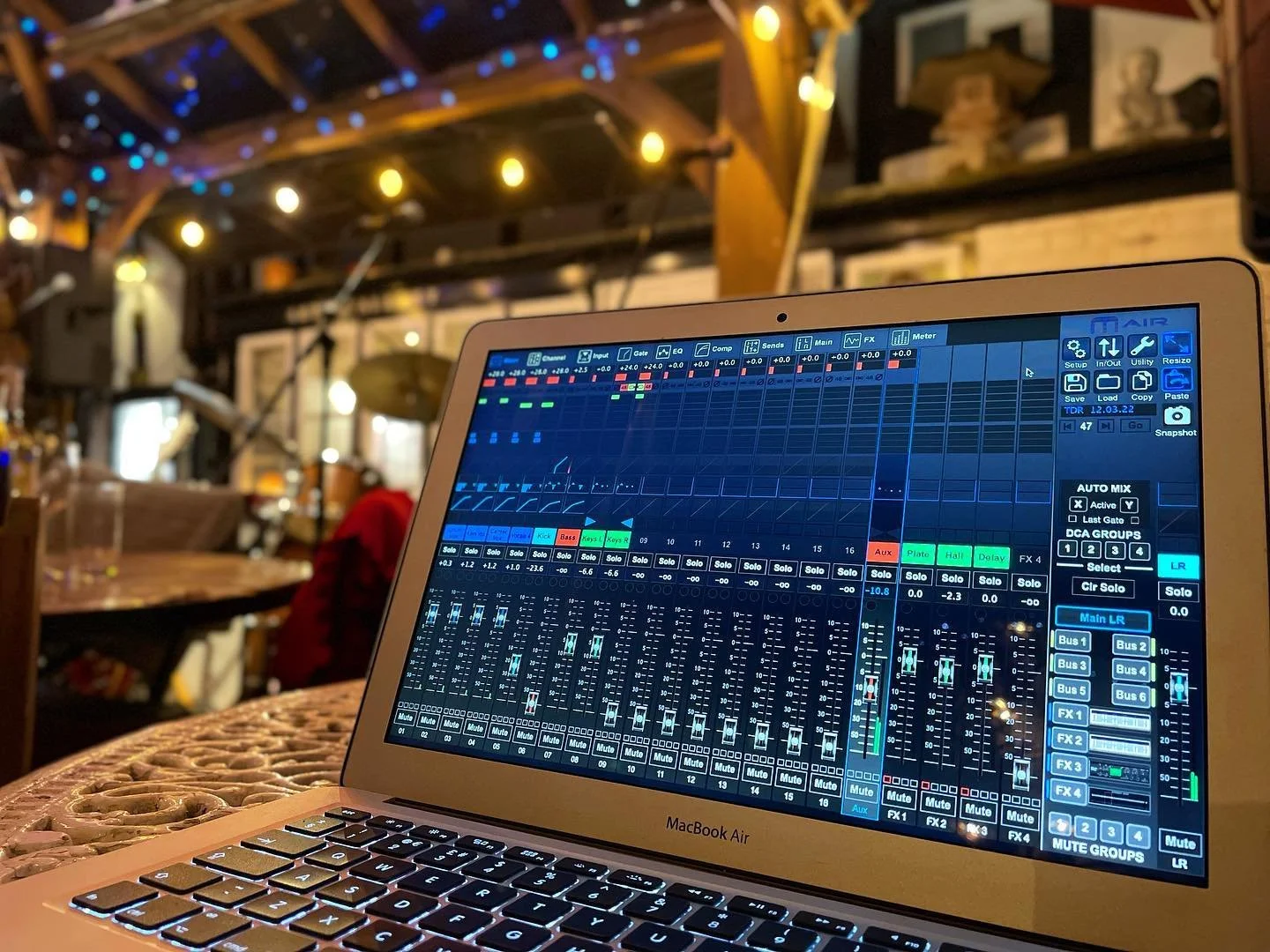 Throwback to at the beginning of the month when we were at @the_drawingroom_ 

Excited to be supporting an outdoor gig, plenty more to follow in 2022 🎉

Here we are doing sound for @cinellibrothers_band at @the_drawingroom_ 🎤

#soundengineer #livee