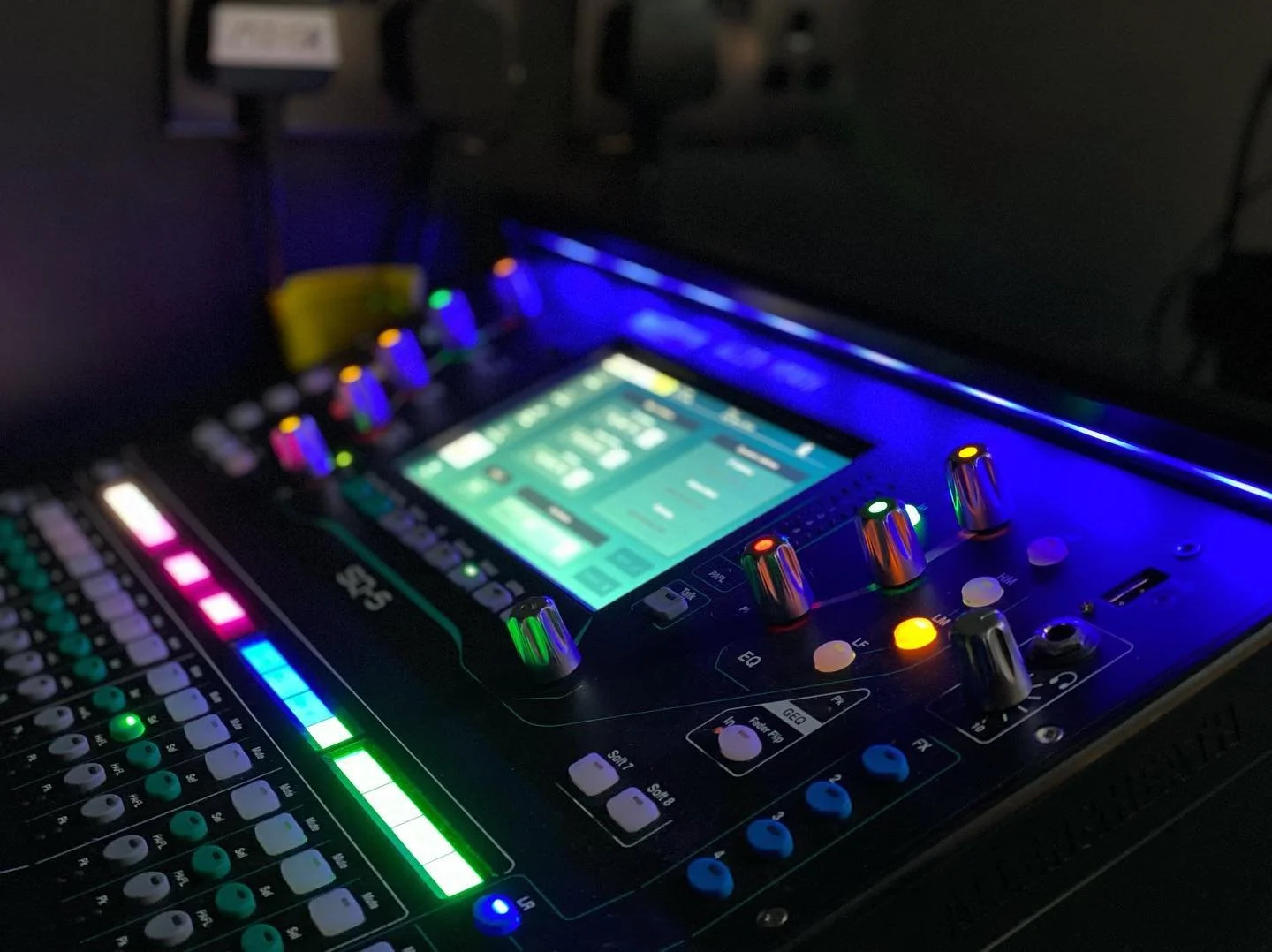 Another great evening yesterday supplying and providing sound for @jazzmorley and @realannawolf 🎤

#soundengineer #audiovisual #allenandheathmixer #allenandheathsq5 #supportsmallbusiness #smallbusiness #audiovisualcompany #musicindustry #soundandlig