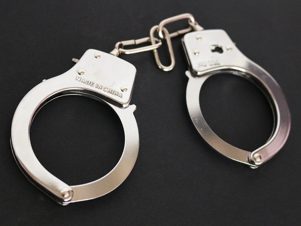 handcuffs 01.jpg