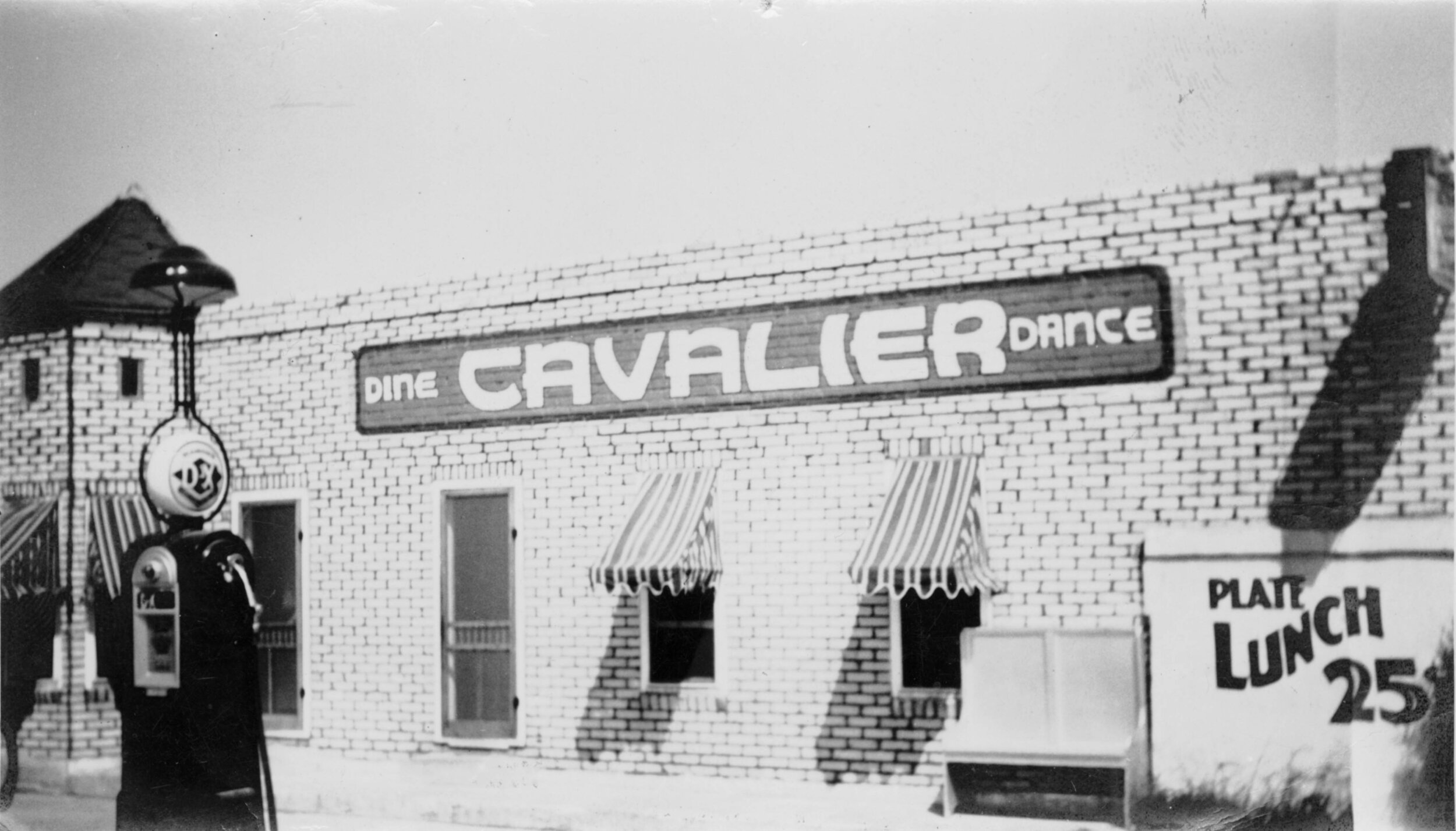 2005-0111-20.jpg  Calalier Club Diner 1939-40.jpg