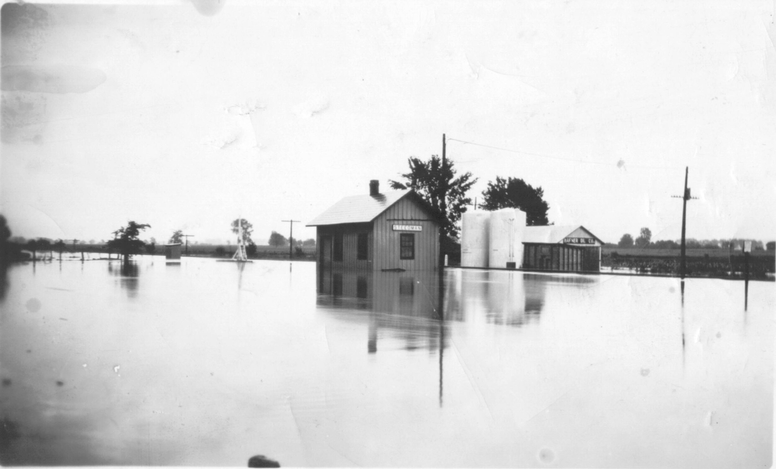 2001-0081-01.jpg  1935 flood - Steedman Depot.jpg