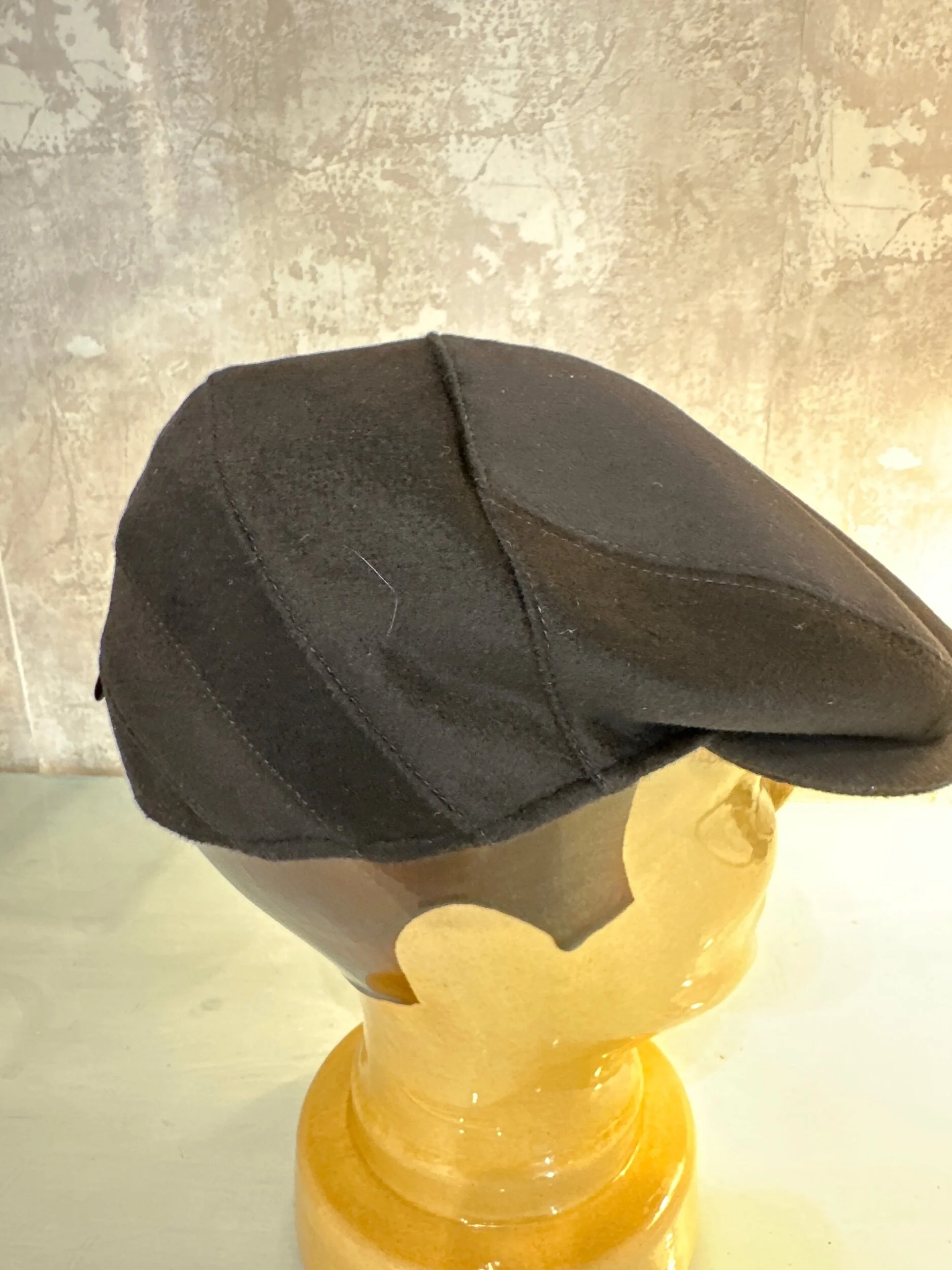 Berretto Borsalino a piatto sfilato con cuciture dietro