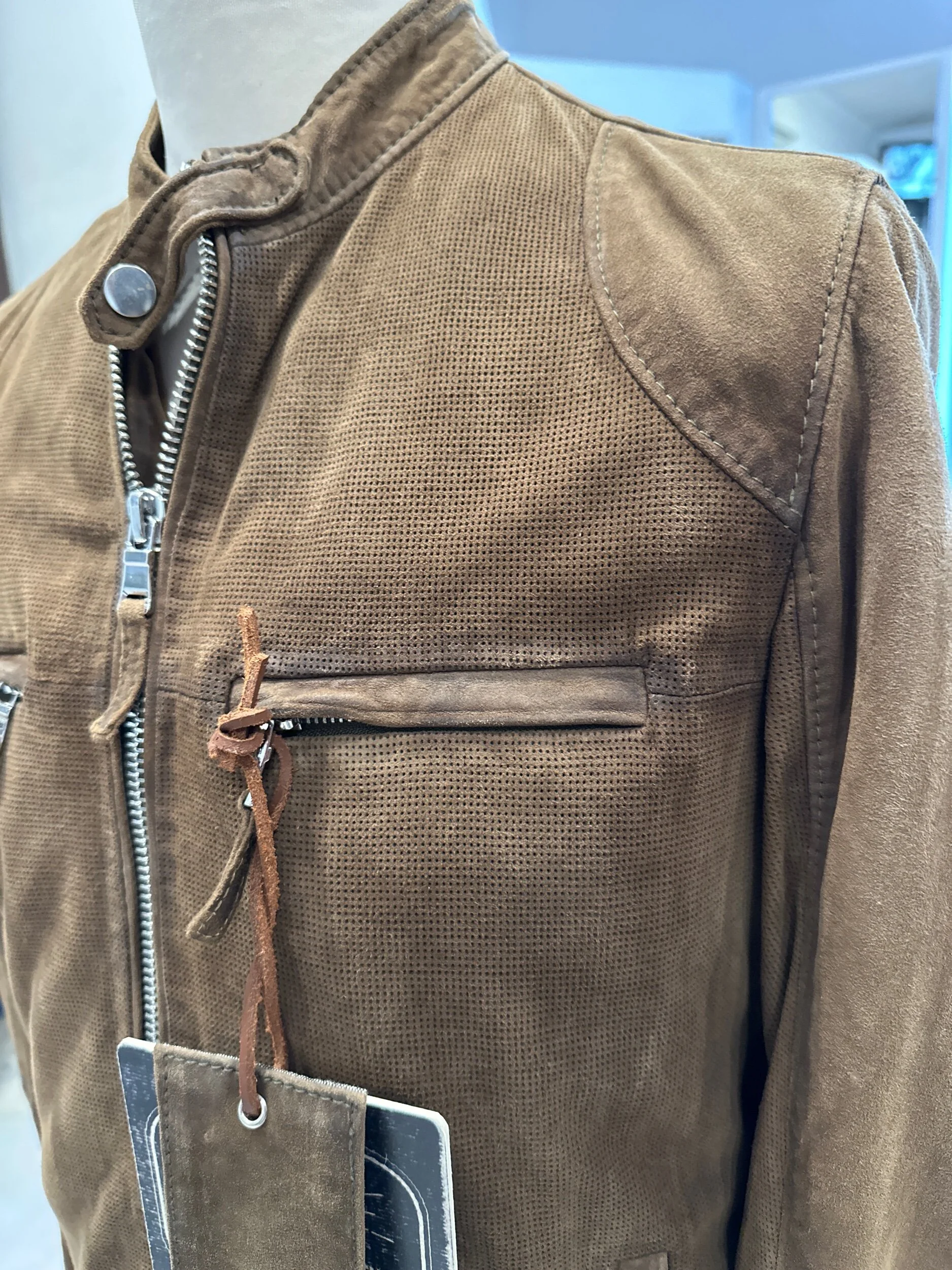 9C9212EF-8107-45F5-BB67-B2C8C106C2B9