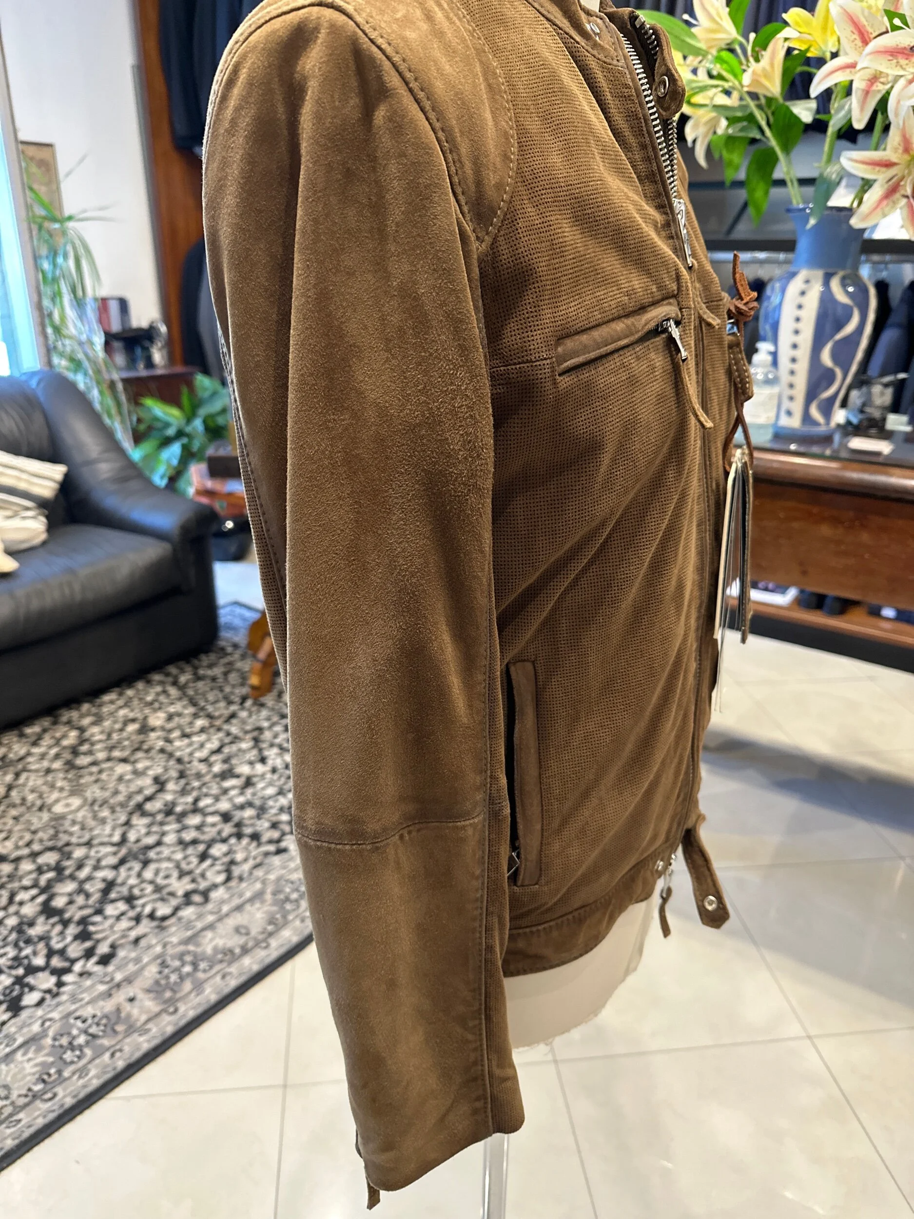 69D92E97-AA8A-4FB0-8549-5D9373CF77D0