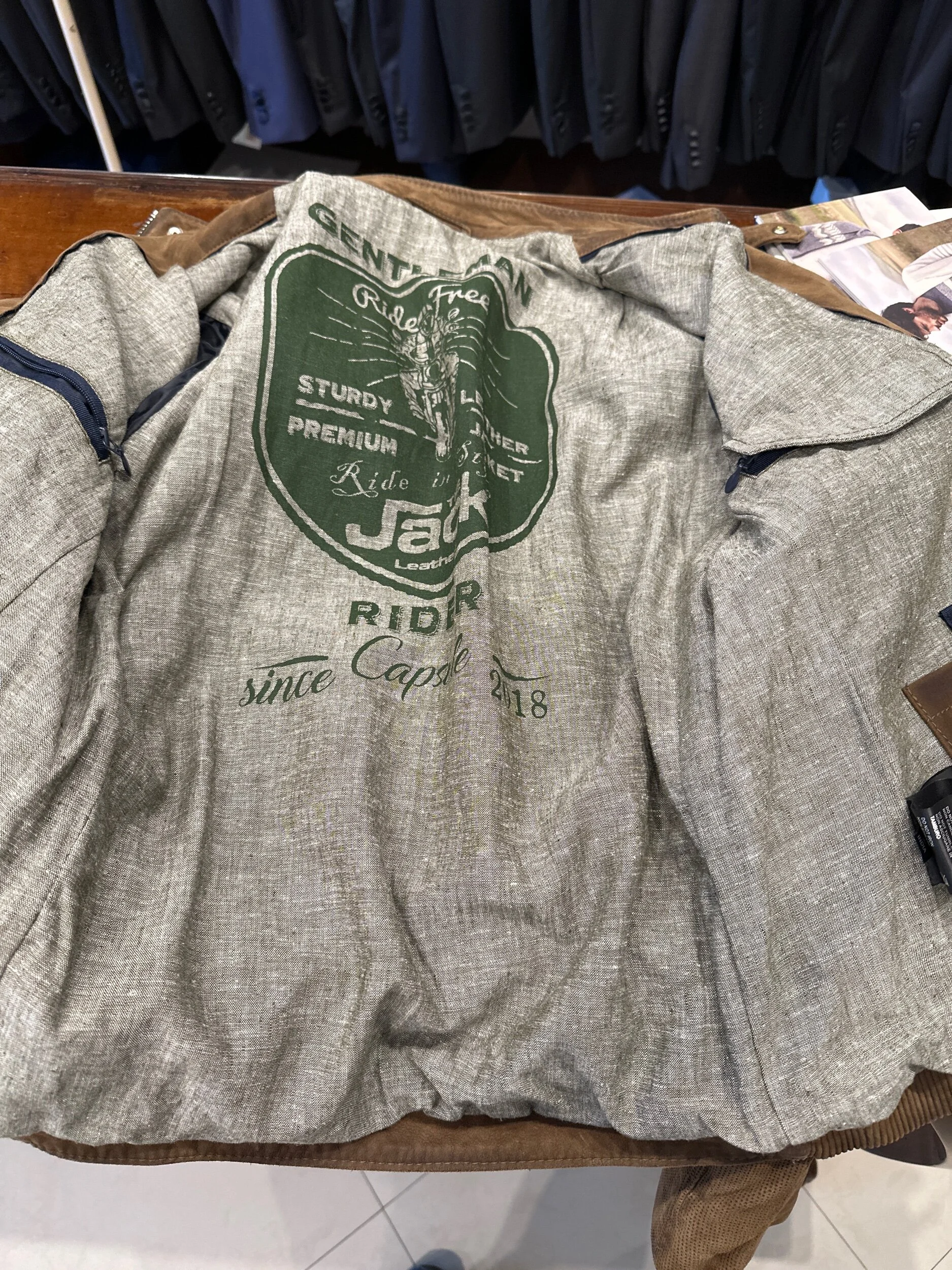 EC08E587-B02B-41DE-AE05-74803047B167