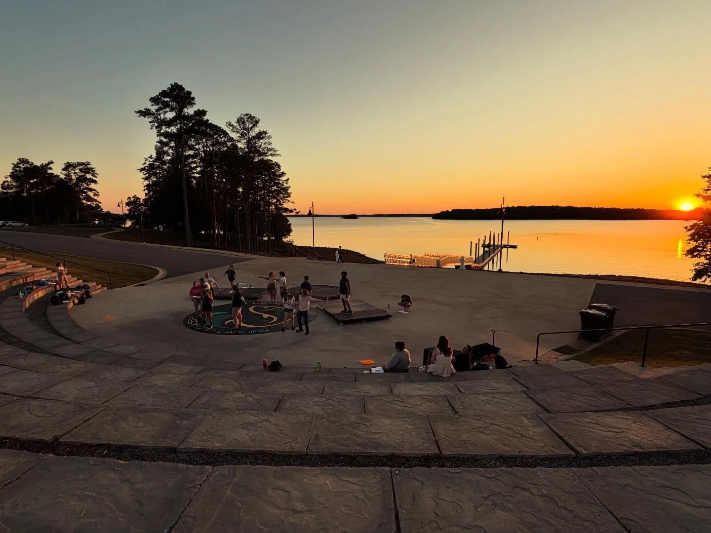 This view + you + a cold drink in hand = A perfect night at ESCAPE TO MARGARITAVILLE 🌅 

Don&rsquo;t miss the hits of Jimmy Buffett against the perfect backdrop of Lake Hartwell &mdash; MARGARITAVILLE opens in just 9 days! 🏝️

Presented FREE for ou