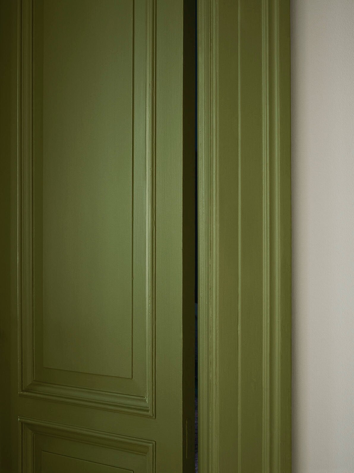 Door and panels painted with 'Sweet Peas'