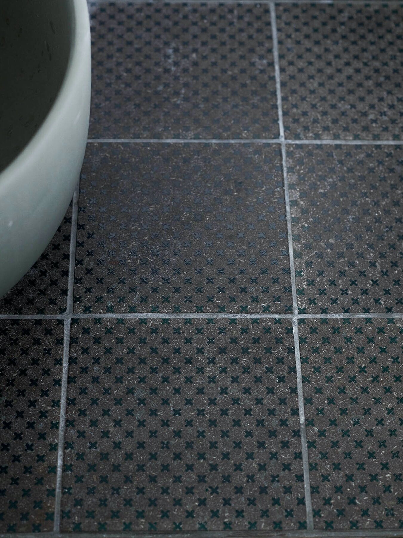 Surface with lava stone tiles in format 15x15x1 cm decorated with motif 'Edo Cross Stitch'