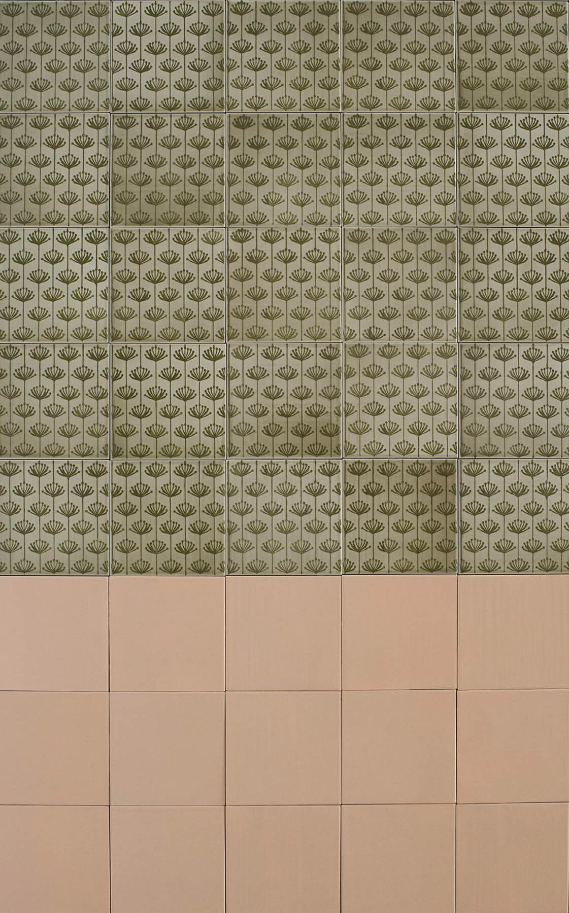 Showroom board with clay tiles in format 10x10x1 cm glazed with 'Pink Champagne Matt'