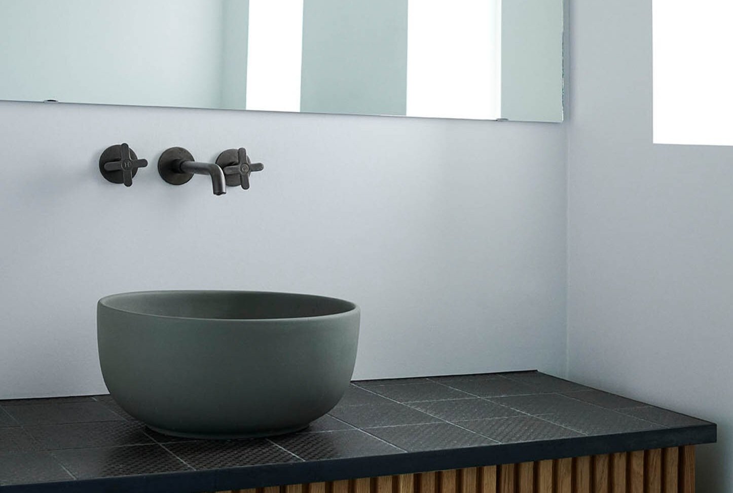 Ceramic stoneware sink