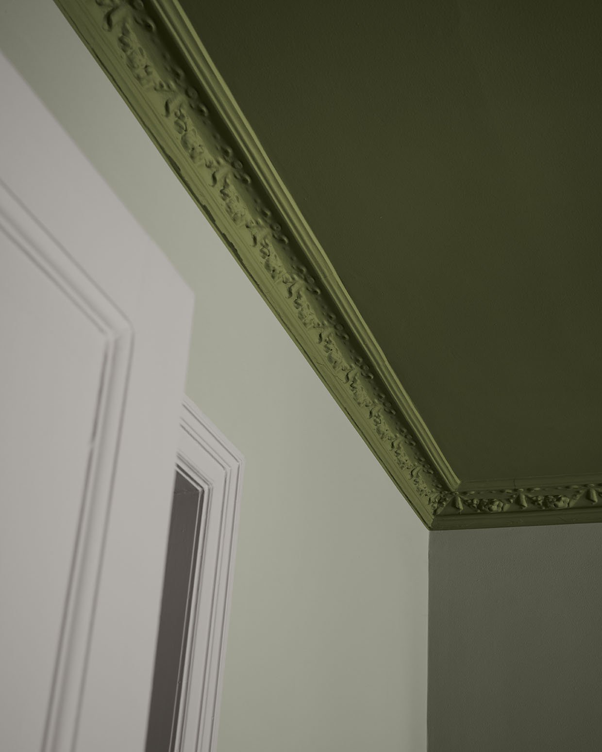 Ceiling painted with 'Sweet Peas'