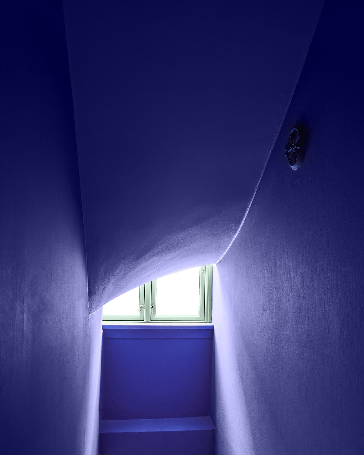 Hall painted with 'Electric Indigo'